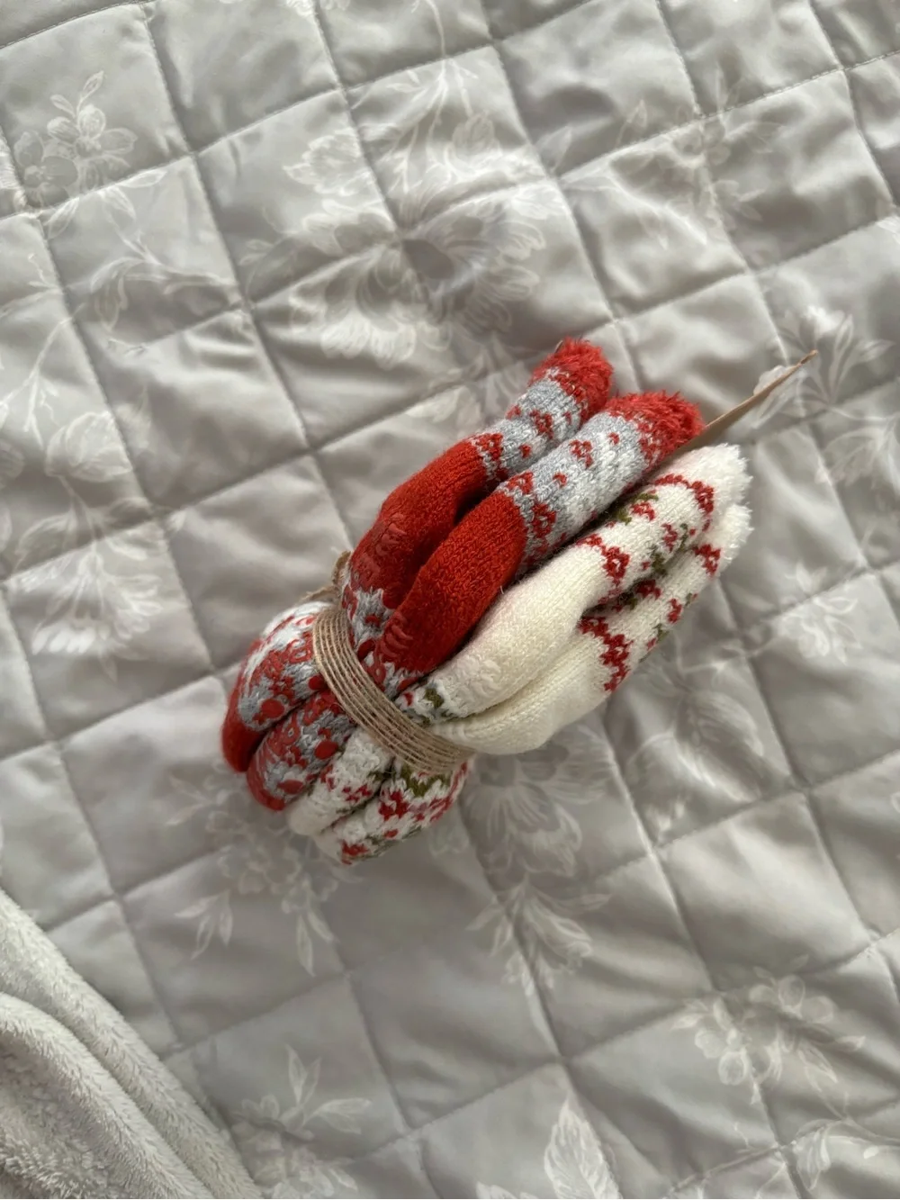 Cozy Baby Christmas fuzzy socks 6-12M - bear paw